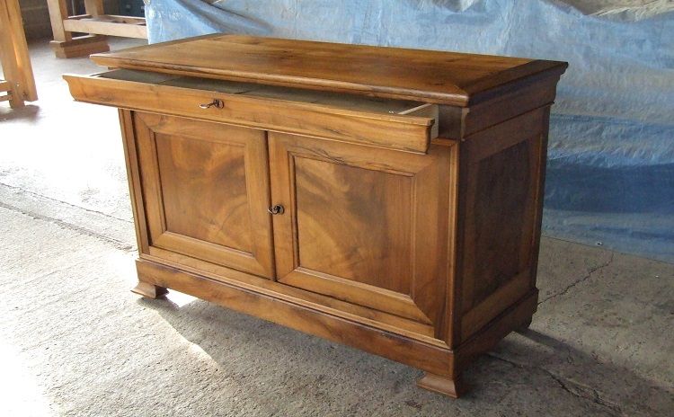 Commode galbée