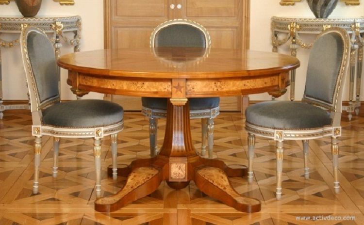 Table ronde marquetée